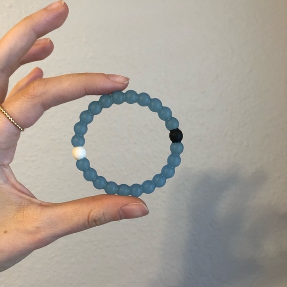 5 Lokai Bracelets - Picture 6 of 8